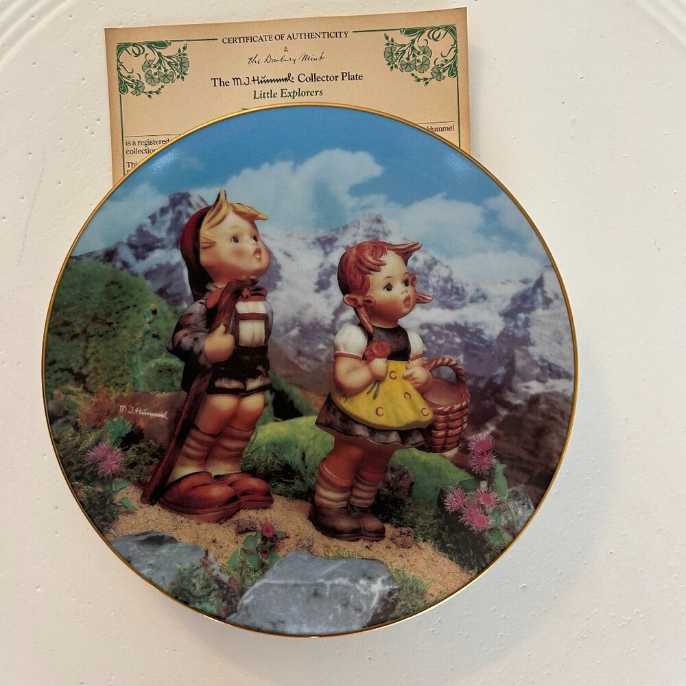 Hummel plate with the certificate of authenticity.